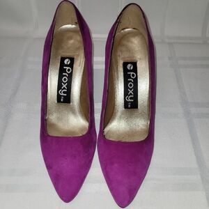 Roxy Women's Fuchsia Suede Heel Pumps.